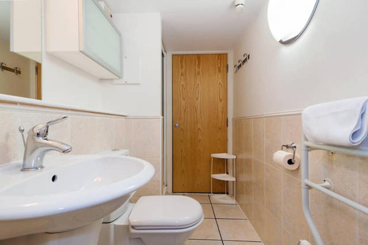 Central 2-Bed, 2-Bath Sanctuary Near Holborn Station, Covent Garden & West End ลอนดอน ภายนอก รูปภาพ